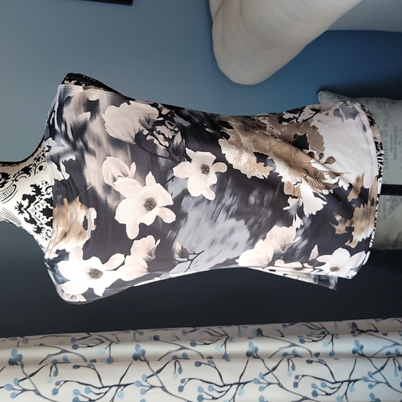 Melanie Lyne multi-color sleeveless top - Picture 4 of 6